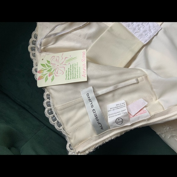 NWT Alfred Sung Ivory Lace wedding gown - Picture 5 of 8